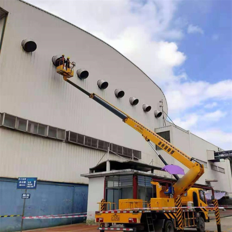 达川高空作业车出租服务：专业广告牌安装解决方案