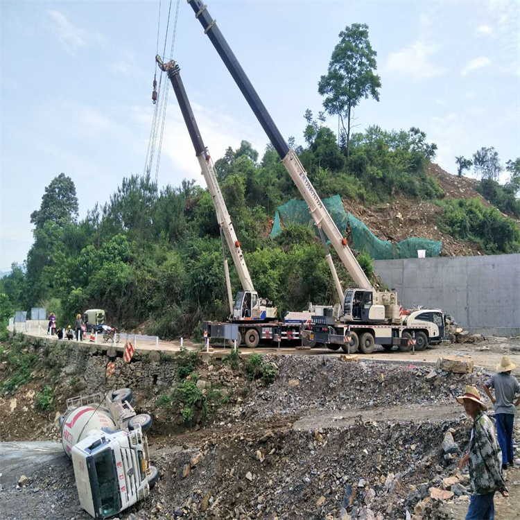 达川汽车掉沟里叫吊车救援要多少钱