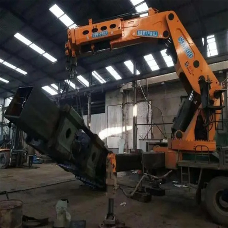 达川130吨折臂吊车出租吊机租赁附近电话